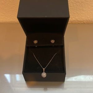 ZALES  necklace & earrings studs set